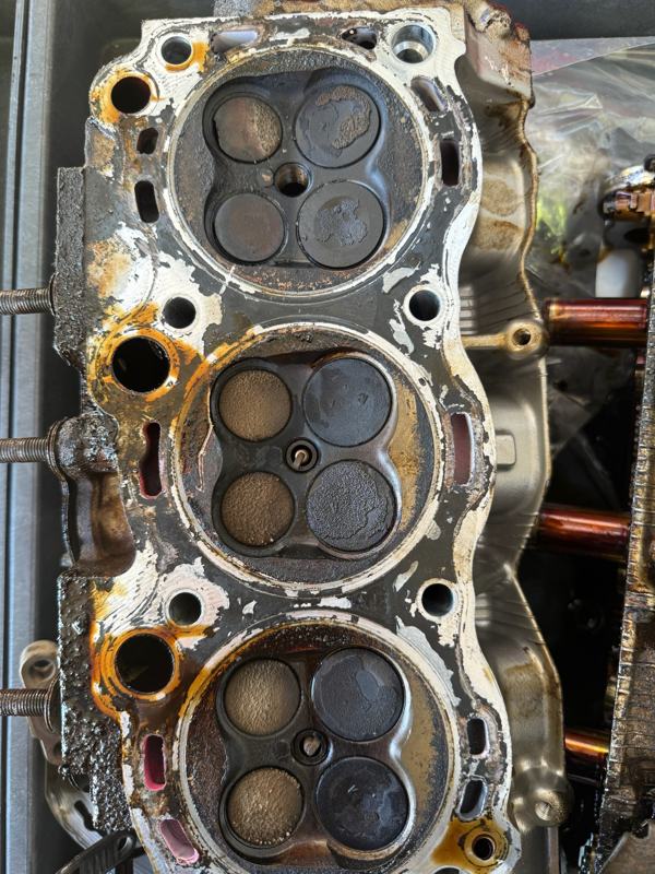 Cylinder head on the bench